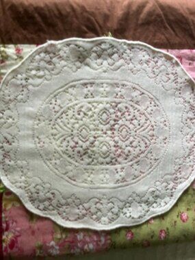 Quaker Lace Vintage Table Set